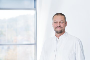 Dr. med. Oliver Huwert